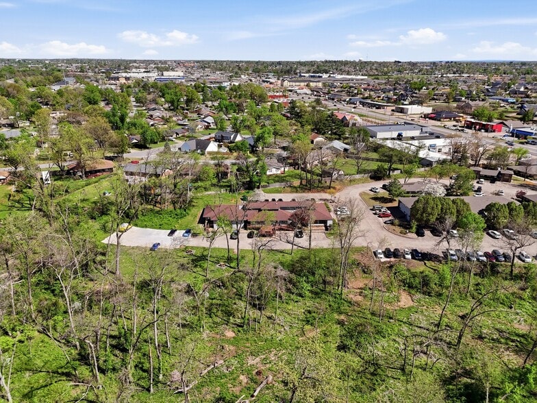 More Photos Of 6 Halsted Cir, Rogers Office For Lease