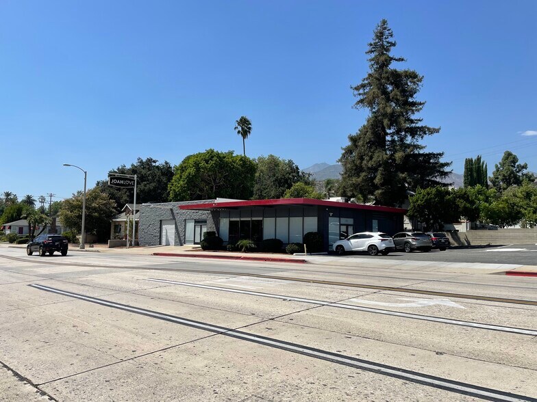 More Photos Of 401-405 W Foothill Blvd, Monrovia Freestanding For Lease