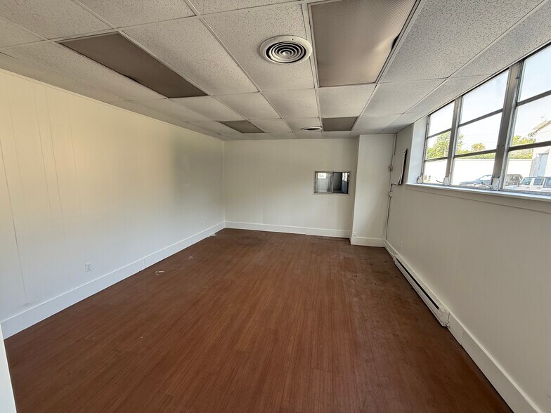 More Photos Of 65 E Pierce St, Whitestown Warehouse For Lease