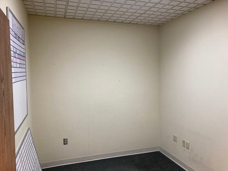 More Photos Of 323 W Superior St, Duluth Storefront Retail Office For Sale