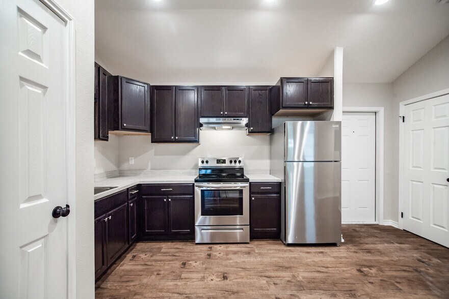 More Photos Of 101 W Water St, Victoria Apartments For Sale