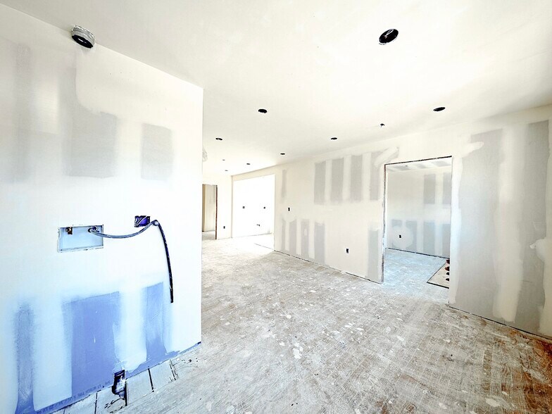 More Photos Of 14426 Friar St, Van Nuys Storefront For Sale