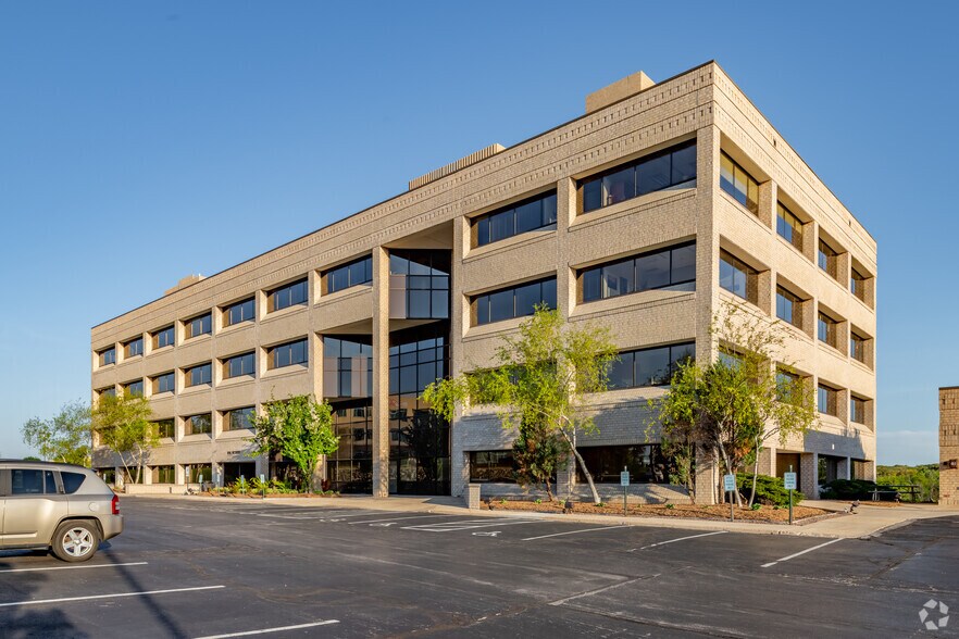 More Photos Of N14W23833 Stone Ridge Dr, Waukesha Office For Lease