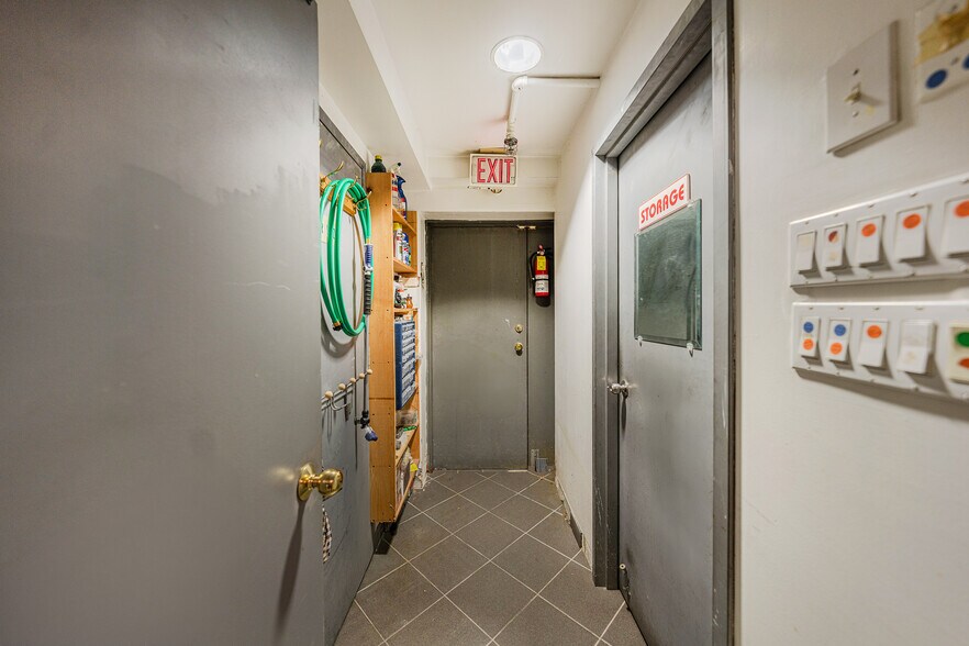 More Photos Of 560 Main St, Fort Lee Freestanding For Sale