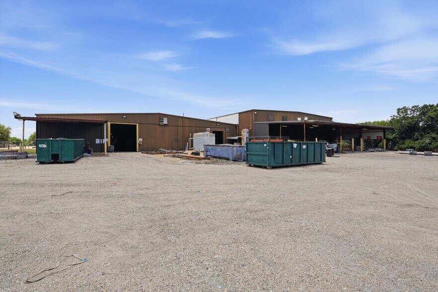 More Photos Of 6613 N 19th St, Waco Warehouse For Sale