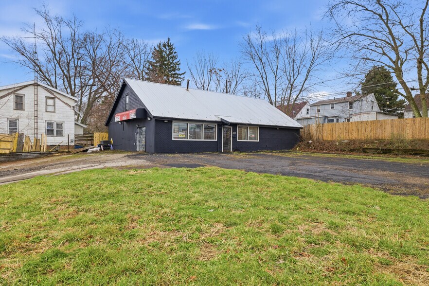 More Photos Of 233 Lexington Ave, Mansfield Convenience Store For Sale