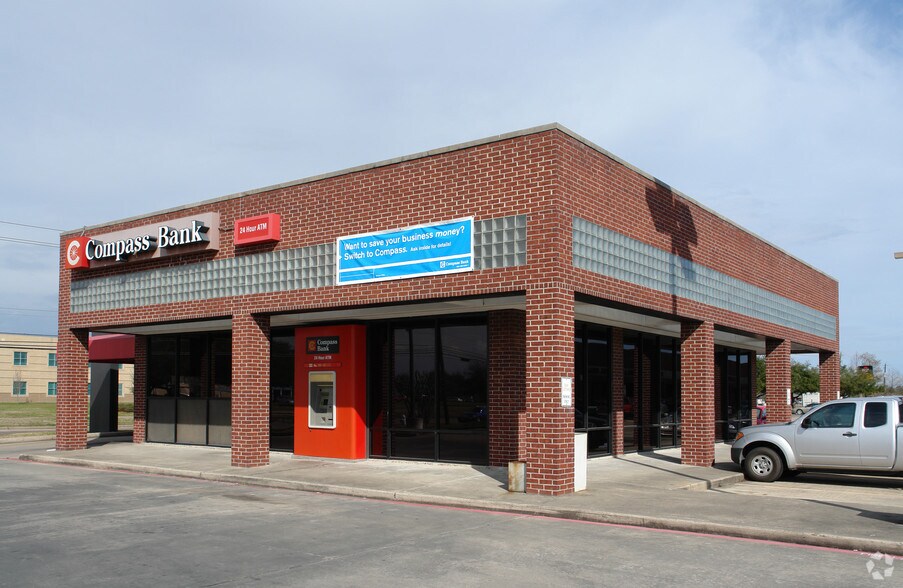 More Photos Of 507 W Baker Rd, Baytown Bank For Lease