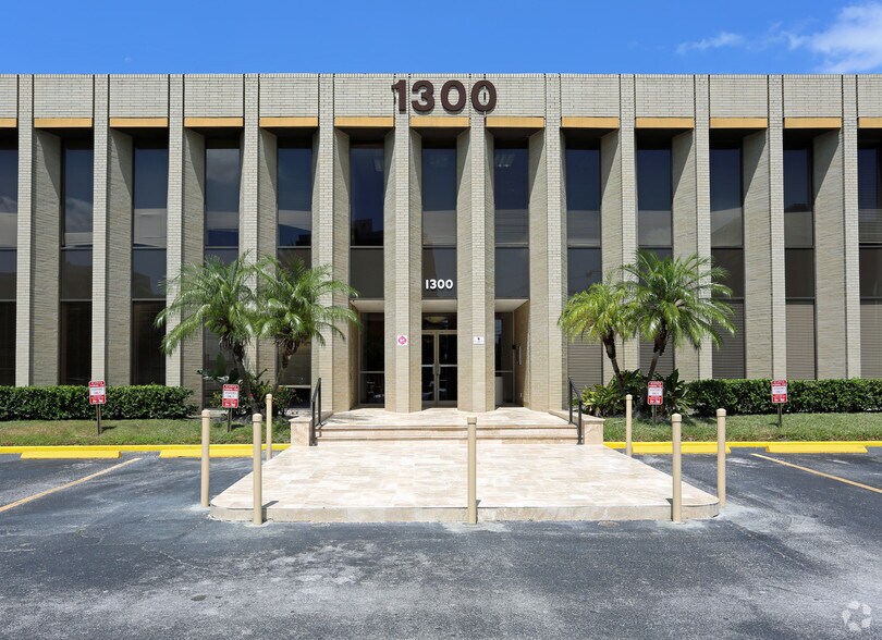 More Photos Of 1300 N Westshore Blvd, Tampa Office For Sale