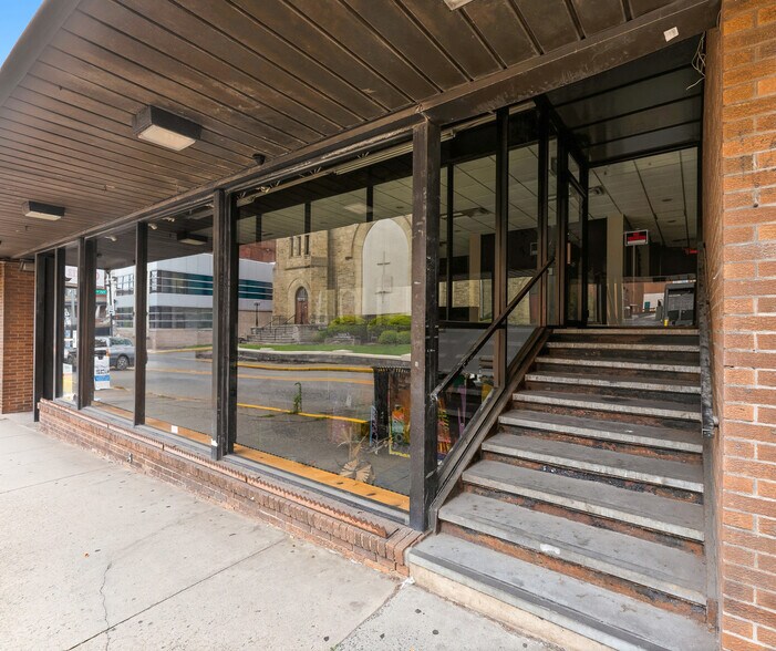 More Photos Of 180 Willey St, Morgantown Storefront For Sale