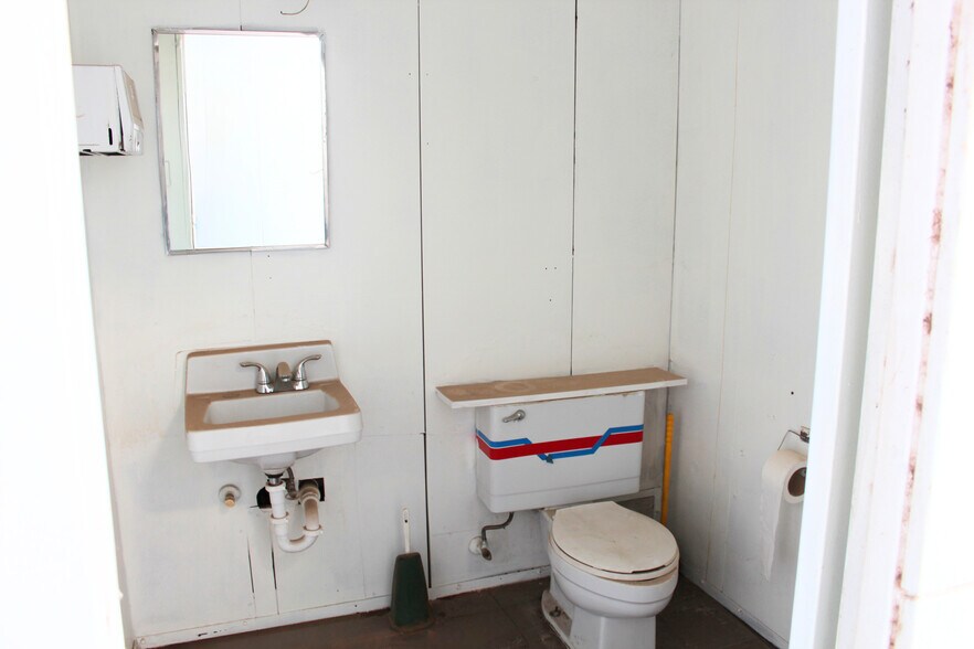 More Photos Of 700 W Picacho Ave, Las Cruces Auto Repair For Sale