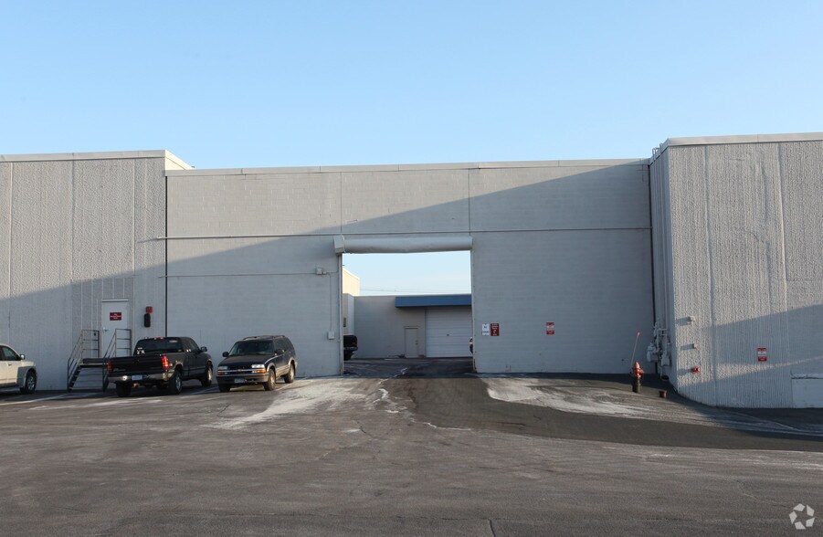 More Photos Of 5147-5197 Winnetka Ave N, New Hope Warehouse For Lease