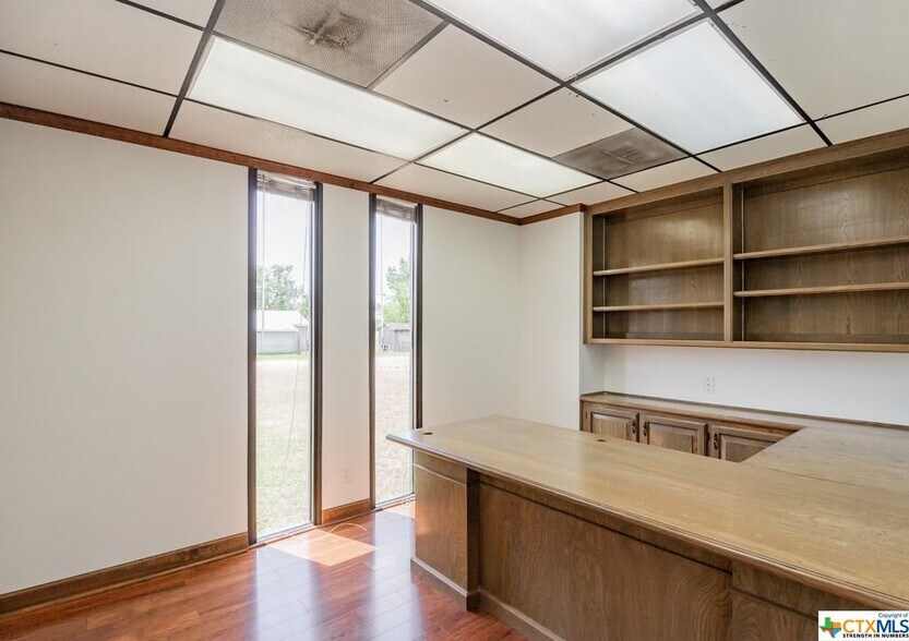 More Photos Of 1121 Northside Rd, Victoria Industrial For Sale