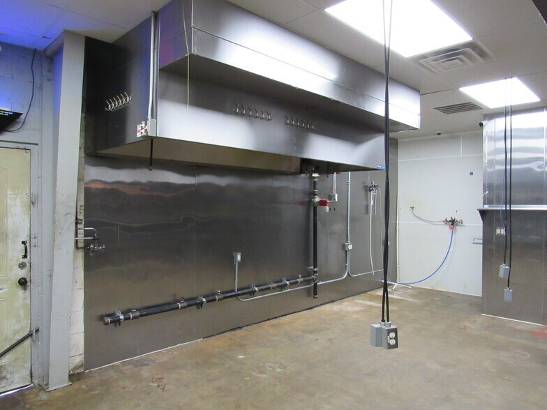 More Photos Of 802 S Main St, Belton General Retail For Sale