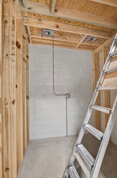More Photos Of 1334 S Killian Dr, Lake Park Warehouse For Sale
