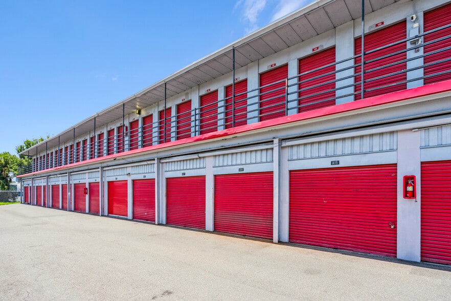 More Photos Of 5904 Johns Rd, Tampa Self Storage For Sale