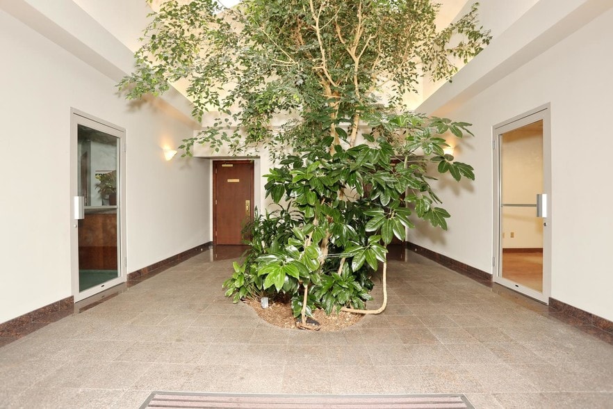 More Photos Of 58 Ware Rd, Upper Saddle River Flex For Lease