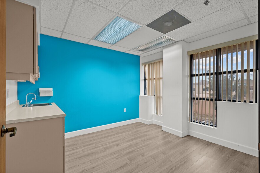 More Photos Of 44215 15th St W, Lancaster Medical For Sale