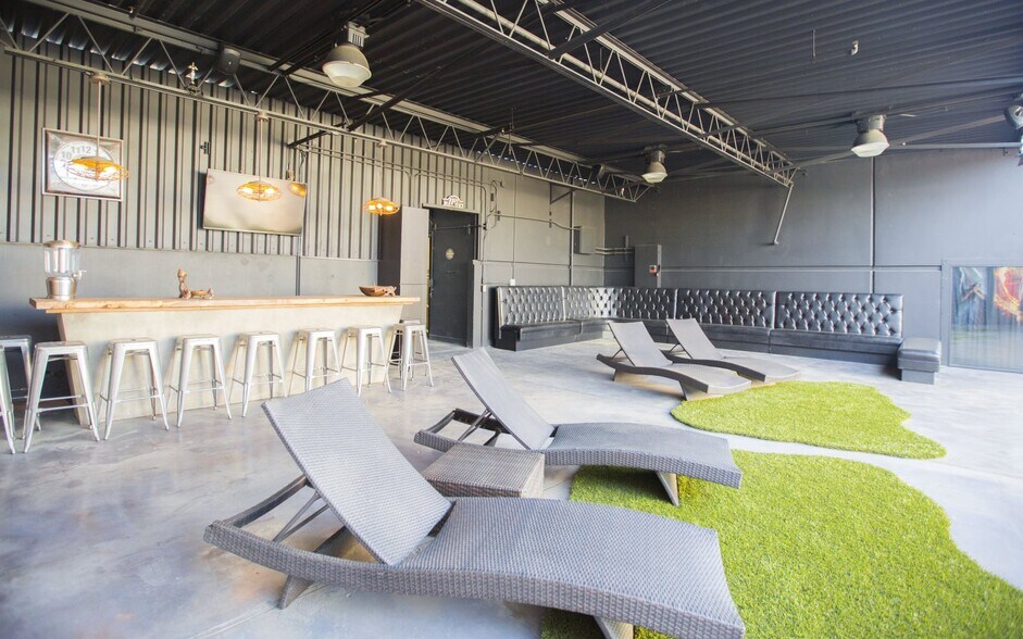 More Photos Of 1001 S Victory Blvd, Burbank Warehouse For Sale