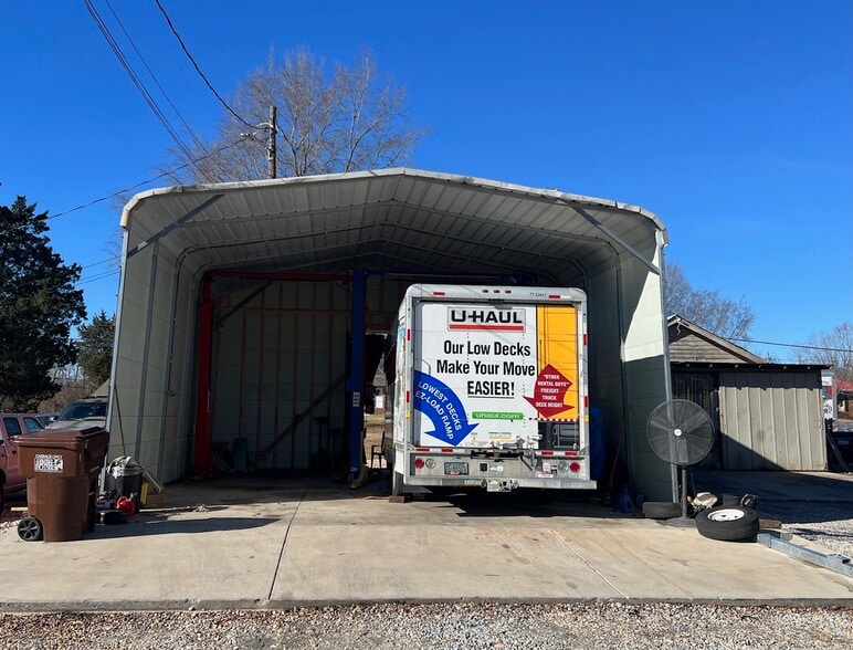 More Photos Of 705 E Fairfield Rd, High Point General Retail For Sale