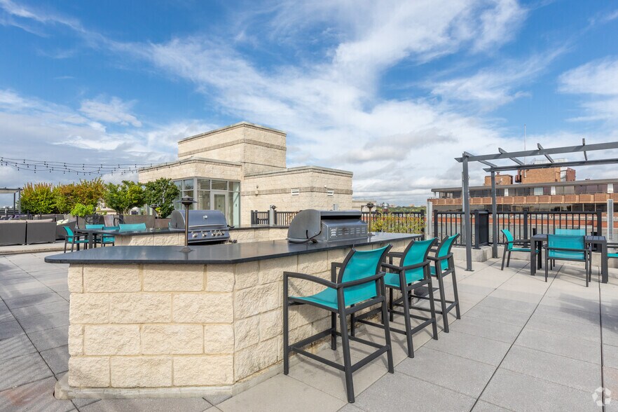 More Photos Of 2301 Columbia Pike, Arlington Apartments For Lease