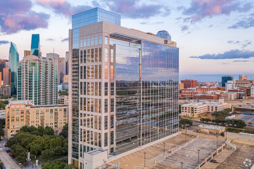 More Photos Of 2323 Victory Ave, Dallas Office For Lease