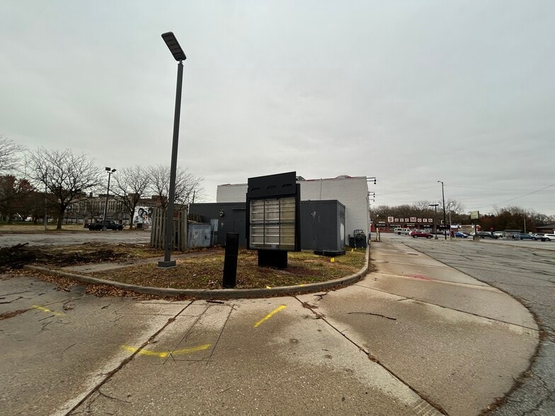 More Photos Of 900 Broadway, Gary Fast Food For Sale
