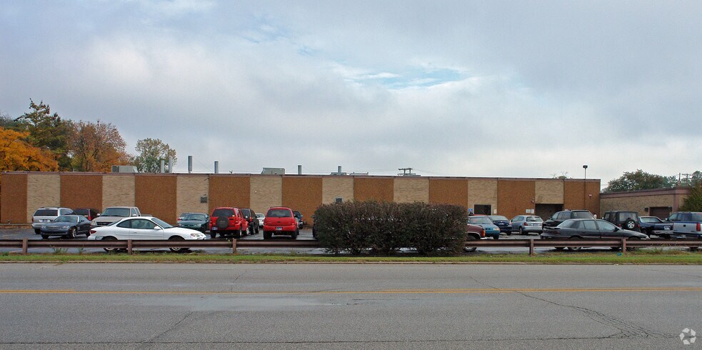 More Photos Of 2000 Middlebury St, Elkhart Service For Lease
