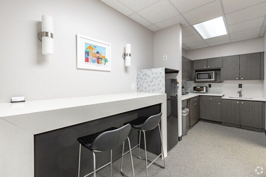 More Photos Of 6445 Powers Ferry Rd NW, Atlanta Unknown For Lease