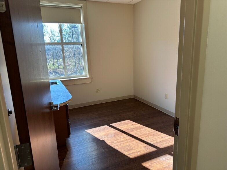 More Photos Of 101 Financial Dr, Elizabethtown Medical For Lease