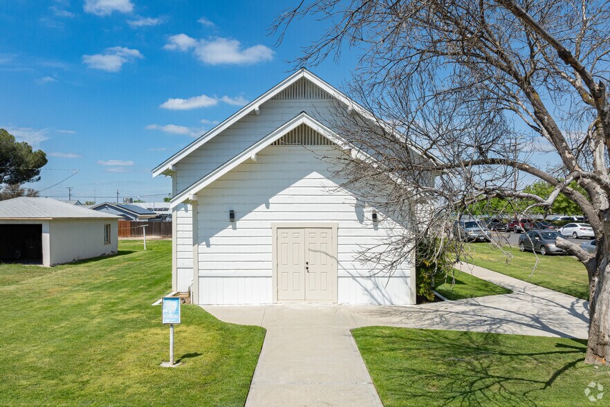 More Photos Of 3210 W Henson St, Riverdale Religious Facility For Lease