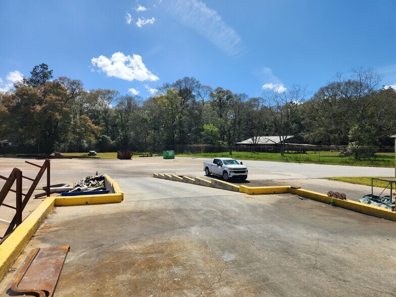 More Photos Of 6551 Moffett Rd, Mobile Industrial For Lease