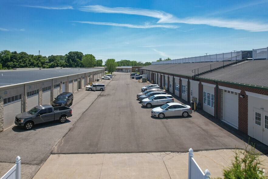 More Photos Of 300 Merchant Ln, Pittsburgh Flex For Lease