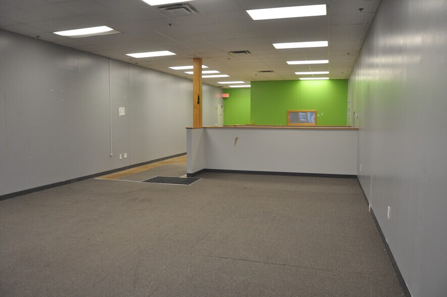 More Photos Of 609-621 Locust St, Monticello Storefront For Lease