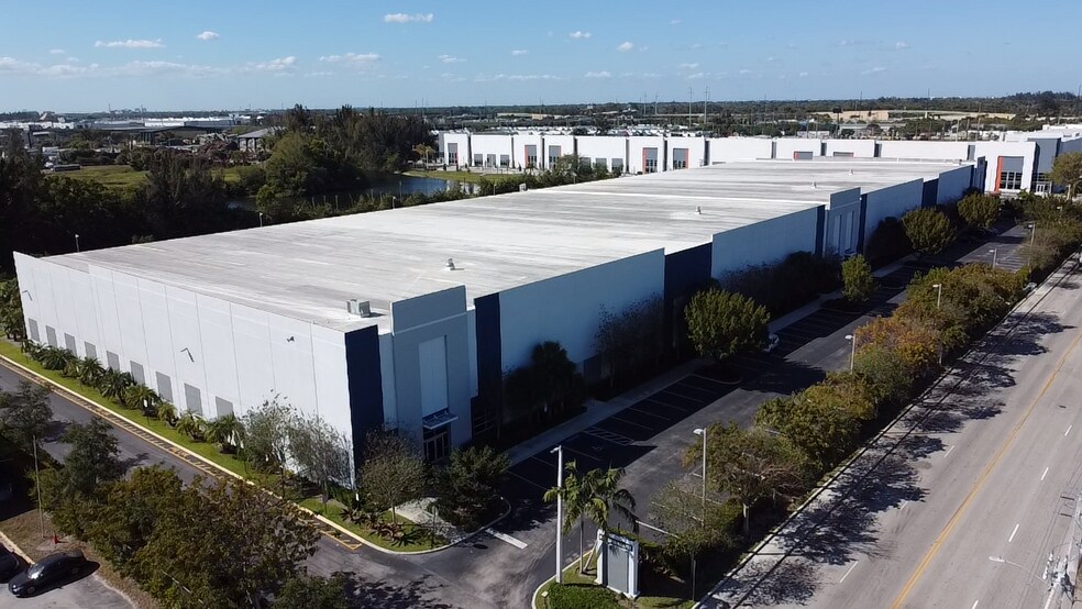 More Photos Of 3501 Burris Rd, Davie Distribution For Lease
