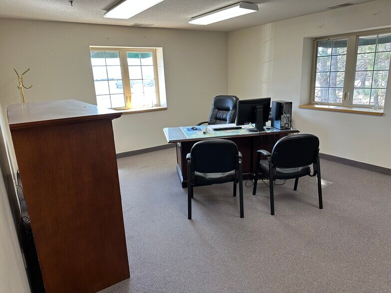 More Photos Of 1005 16th Ave S, Princeton Manufacturing For Sale