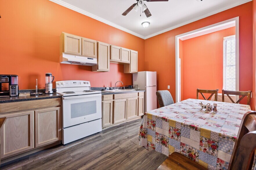 More Photos Of 220 Public Sq, Lafayette General Retail For Sale