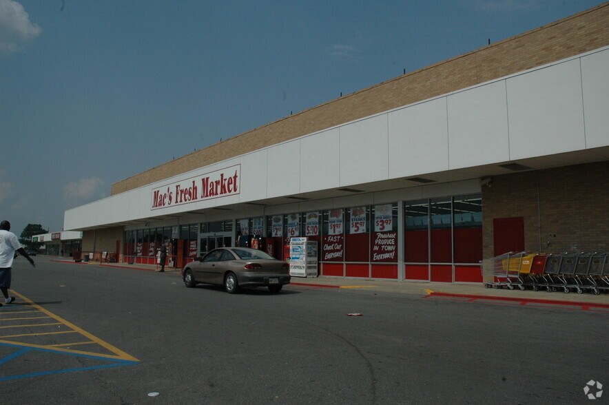 More Photos Of 1419-1425 Winnsboro Rd, Monroe Storefront For Lease