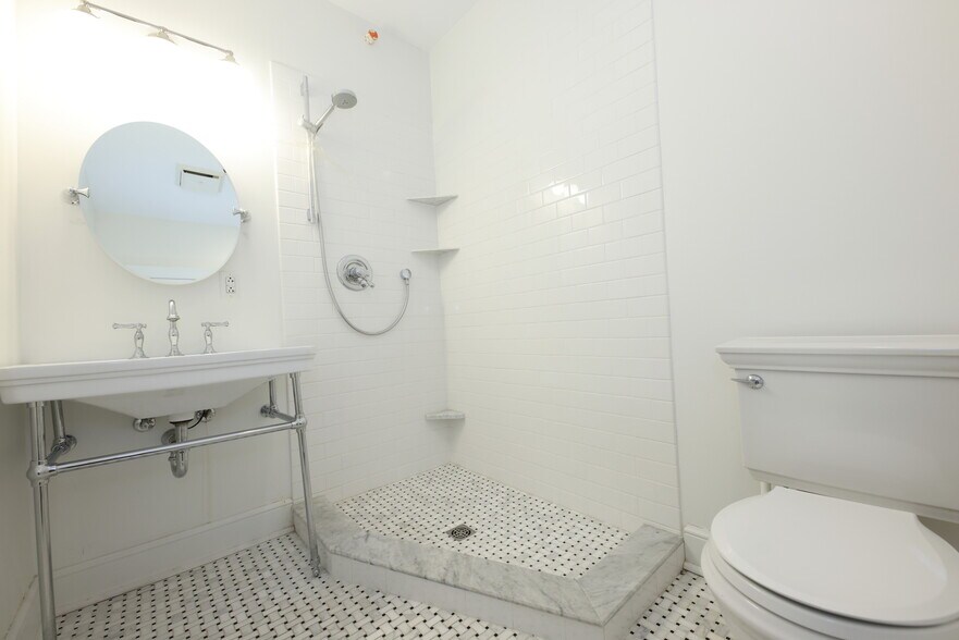 More Photos Of 12 Lotus Ave, Chester Specialty For Sale
