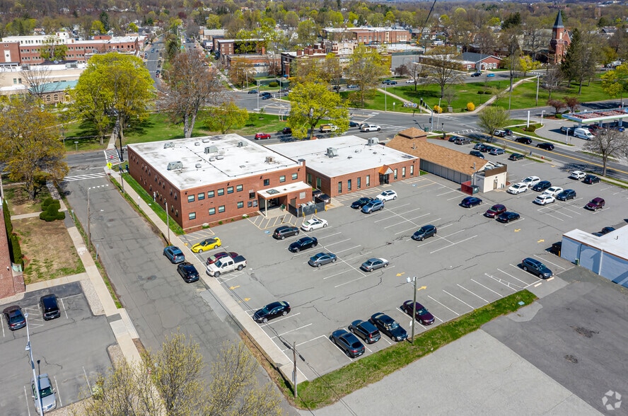 More Photos Of 181 Park Ave, West Springfield Unknown For Lease