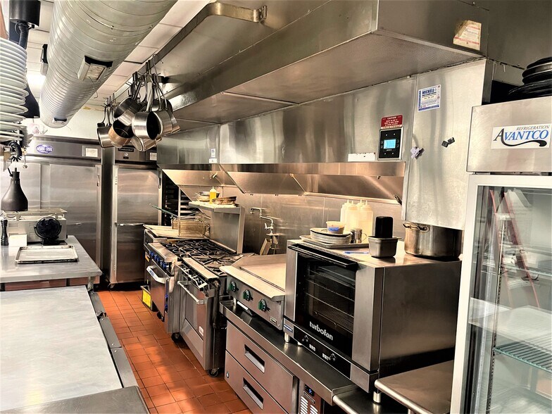 More Photos Of 31 E Cross St, Baltimore Restaurant For Sale