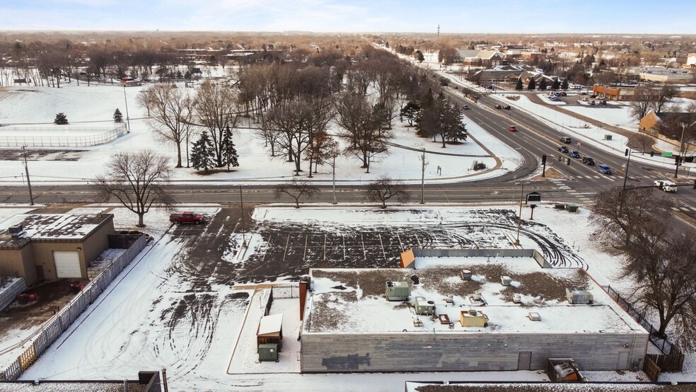 More Photos Of 8432 Noble Ave, Minneapolis Bar For Sale