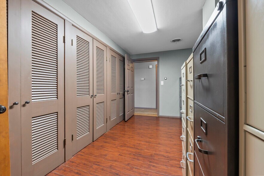 More Photos Of 407 W Saint Joseph St, Perryville Office For Sale