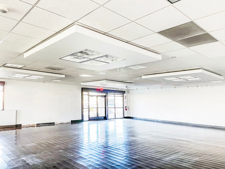 More Photos Of 1975 W Texas St, Fairfield Freestanding For Lease