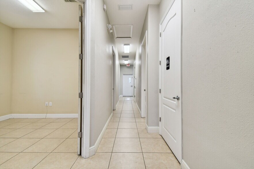 More Photos Of 9416-9418 Balm Riverview Rd, Riverview Medical For Sale