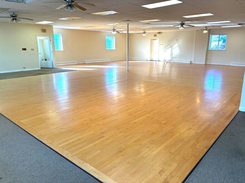 More Photos Of 1164 E Ridge Rd, Rochester Storefront Retail Office For Lease