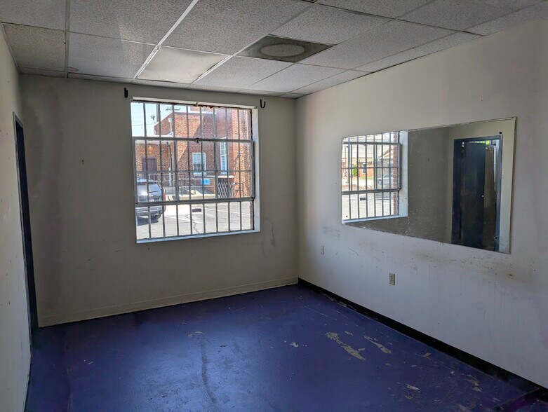 More Photos Of 2857 Main St, East Point Office For Lease