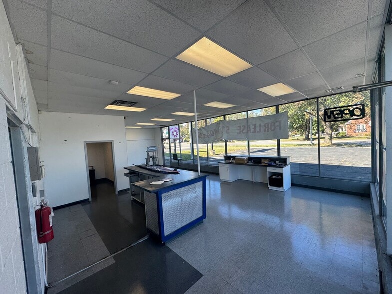 More Photos Of 2779 W Central Ave, Toledo Auto Repair For Lease