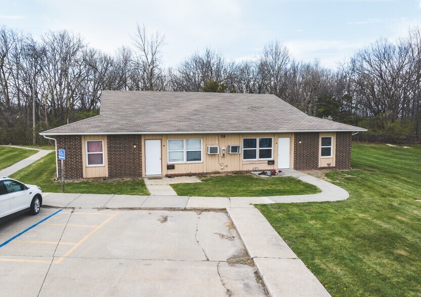 More Photos Of 515 E 7th St, Maryville Apartments For Sale