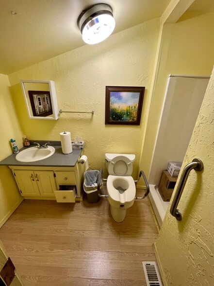 More Photos Of 40212 N Newport Hwy, Elk Warehouse For Sale
