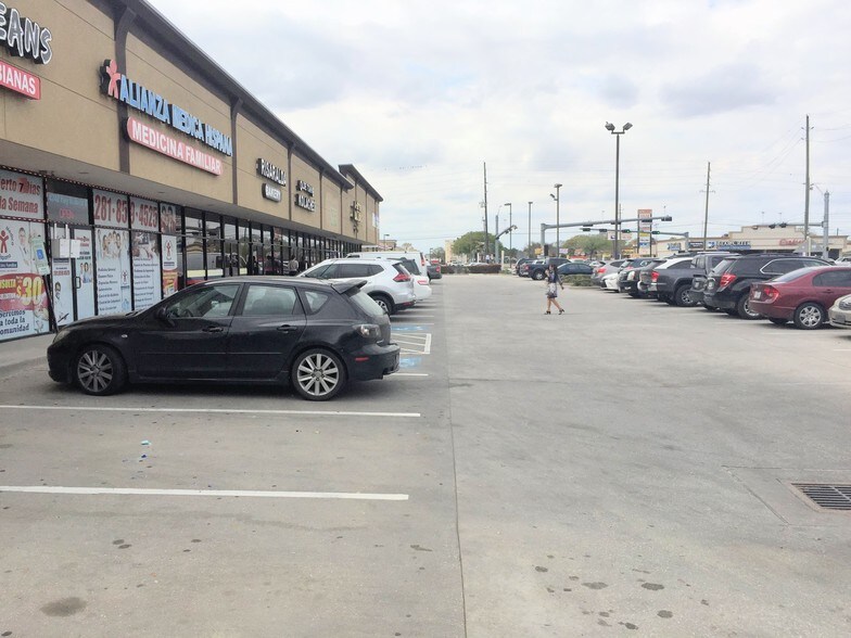 More Photos Of 4240 Highway 6 N, Houston Unknown For Lease